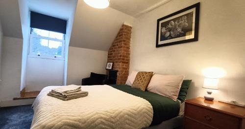 Reading Casa | CNTRL Reading Modernized 3 bedroom House
