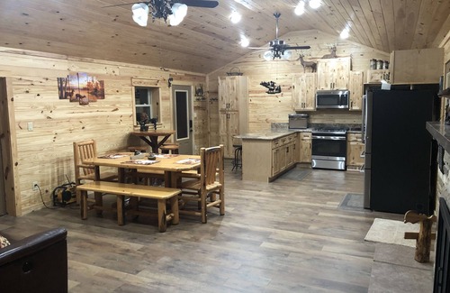 Jefferson City Cabina | CNU 10 min. Sevierville 45 min. Private dock, kayaks, fire pit. Ample Parking