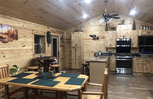 Jefferson City Cabina | CNU 10 min. Sevierville 45 min. Private dock, kayaks, fire pit. Ample Parking