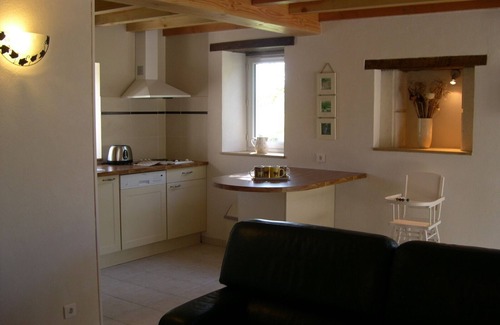 Saint-Hilaire-de-Villefranche Cabaña | casa de campo en una zona verde.