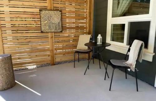 Roberts Creek Casa | Coach House