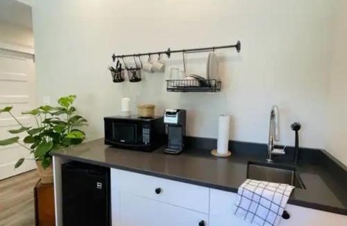 Roberts Creek Casa | Coach House