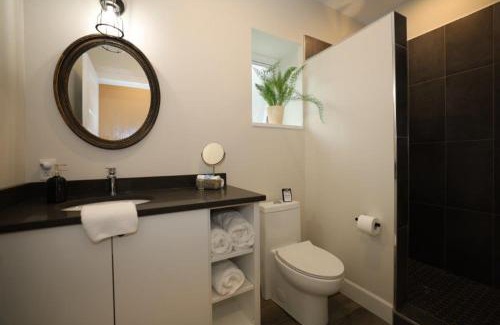 Roberts Creek Casa | Coach House