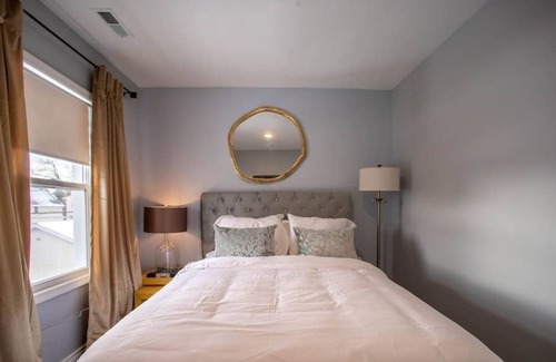 Melrose Park Casa | Coach House | Free parking | 15-Min from Chicago