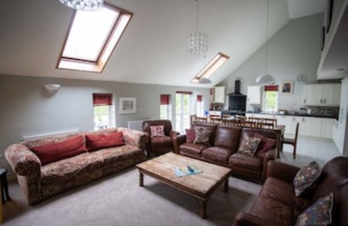 Llanfyrnach Casa | Coach House