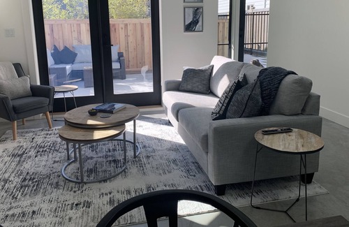 Canyon Heights Cabaña | COACH HOUSE-Self Contained Oasis Just For You