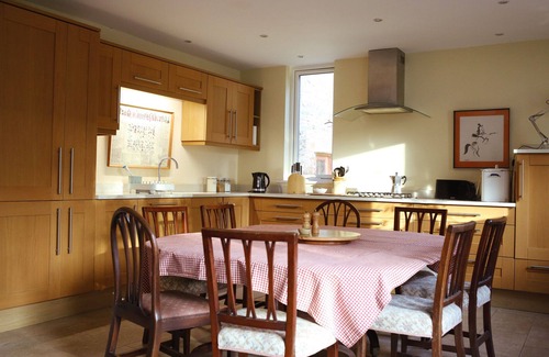 Tomhaggard Casa | Coach house sleeping 8 in historic yard near gorgeous beaches .
