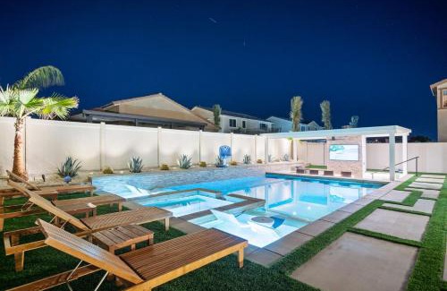 Coachella Casa | Coachella Luxe Oasis 6BR Resort Self Check-in