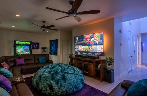 Bella Vida Casa | Coachella Play - 6BR Multi-Gen Fun Zone and Retreat with free heated pool