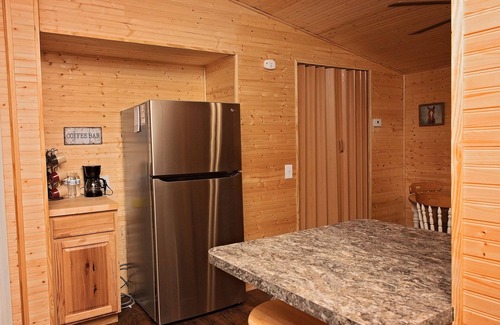 Paducah Cabina | Coaches' Cabin at Ramp 11 Retreat by Concord Sun