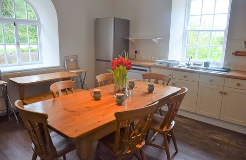Carsethorn Cabaña | Coachmans Cottage - a cottage that sleeps 10 guests in 4 bedrooms