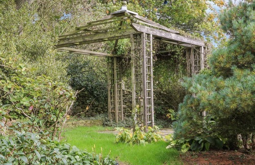 Fence Cabaña | COARS FARM, pet friendly, character holiday cottage in Long Preston