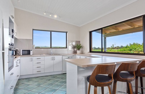 Carrickalinga Casa | Coast and Country - 16 Riverview Drive, Carrickalinga