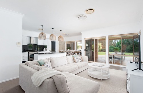 One Mile Casa | Coast and Country Estate - 15m Heated Pool and Minutes to Beach