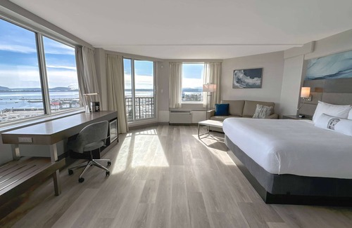 Regional District of Nanaimo Hotel | Coast Bastion Hotel