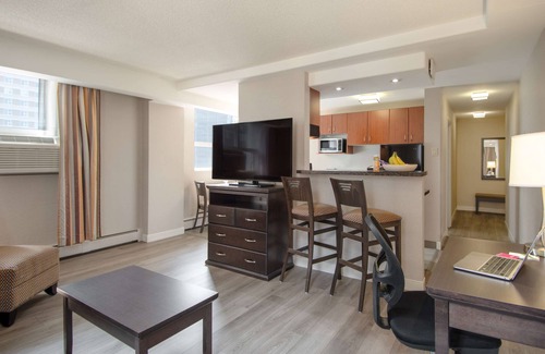 Downtown Calgary Hotel | Coast Calgary Downtown Hotel & Suites by APA