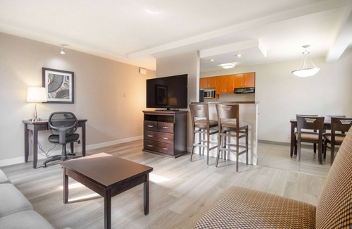 Downtown Calgary Hotel | Coast Calgary Downtown Hotel & Suites by APA
