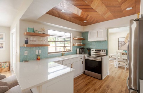 Florida Ridge Casa | Coast Cottage - Charming 3-bedroom house with private heated pool.