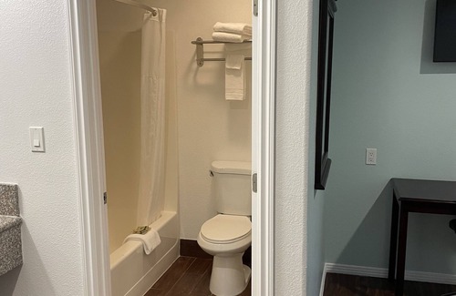 Townsite Hotel | Coast Inn