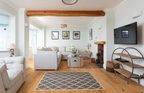 Mortehoe Casa | Coast View - 5 bedrooms with hot tub & sea views