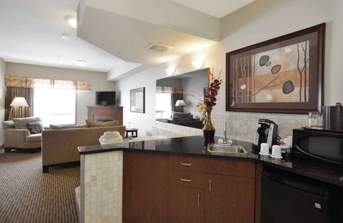 Weyburn Hotel | Coast Weyburn Hotel