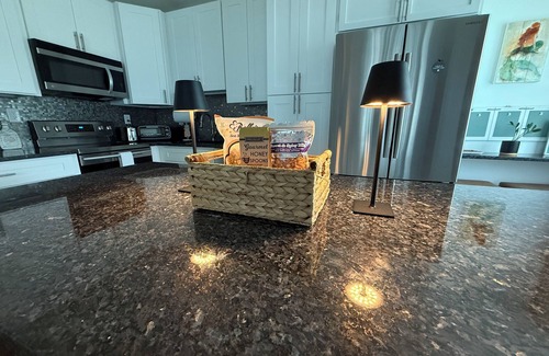 Jupiter Villa | Elegancia costera al descubierto: ¡Villa tropical de lujo de 1 dormitorio!