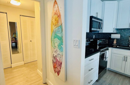 Jupiter Villa | Elegancia costera al descubierto: ¡Villa tropical de lujo de 1 dormitorio!
