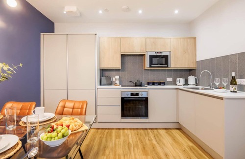 West Cliff Apartamento | Coastal 1-Bed Apt w/ Free Gym, Parking & Garden
