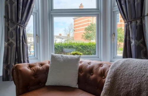 Cleethorpes Casa | Coastal 3-Bed with Great Rates for Long Stays