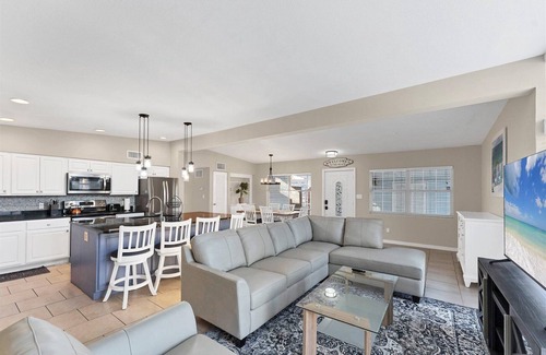 Bayshore Gardens Casa | Coastal 3-bedroom Pool Home w/ Private Fenced Yard, Close to Anna Maria Island!
