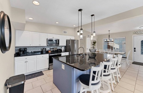 Bayshore Gardens Casa | Coastal 3-bedroom Pool Home w/ Private Fenced Yard, Close to Anna Maria Island!