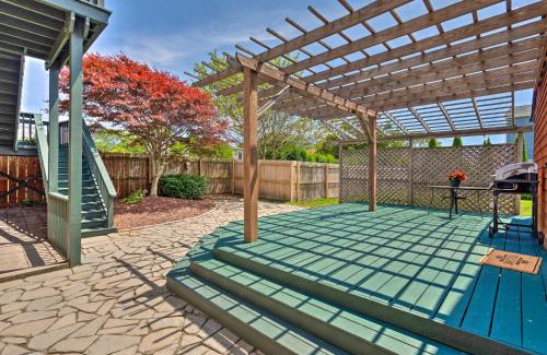 Newport East Casa | Coastal Abode with Beach Views, Walk to Beach and Bars