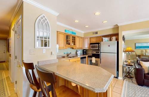 Caine Woods Condominio | Coastal and Beachy Condo with Pool and Hot tub access - steps from beach