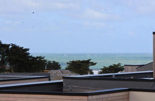 Constantine Bay Apartamento | Coastal apartment sea views