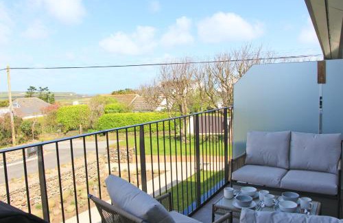 Constantine Bay Apartamento | Coastal apartment sea views