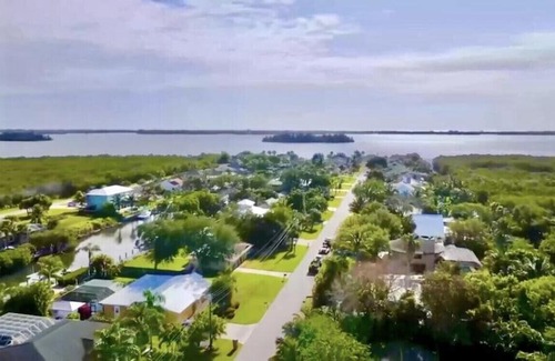 Florida Ridge Casa | *COASTAL BEAUTIFUL Pool Home All to yourself! *