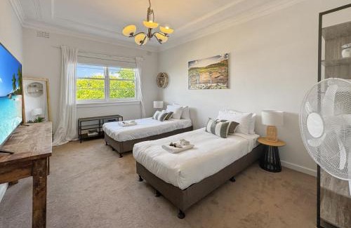 Bondi Apartamento | Coastal Bliss 2BR Apt in Bondi with Parking