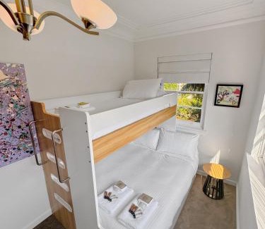 Bondi Apartamento | Coastal Bliss 2BR Apt in Bondi with Parking