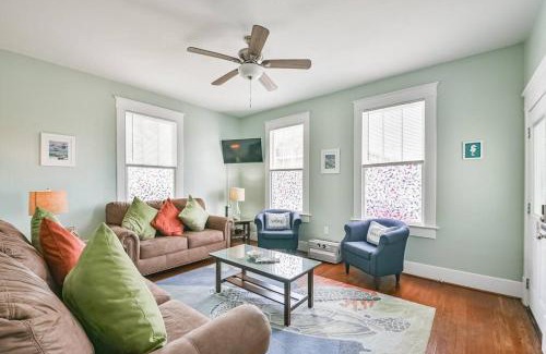 San Jacinto Casa | Coastal Blue Beach House with 3 Bedrooms and Just off the Seawall