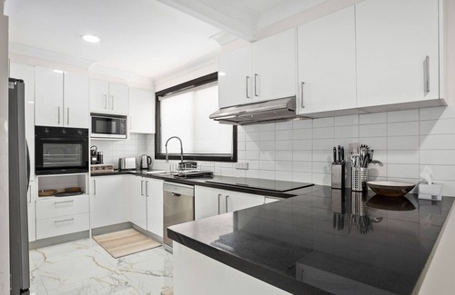 Windang Casa | Coastal Blue - Huge family home