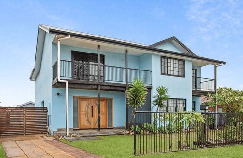 Windang Casa | Coastal Blue - Huge family home