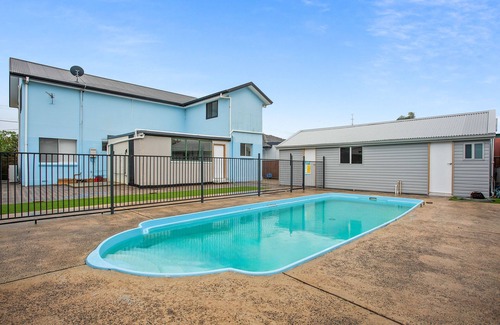 Windang Casa | Coastal Blue - Huge family home