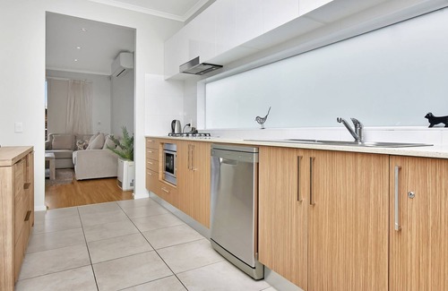 Caves Beach Villa | Caves Beach Villa Coastal Breeze