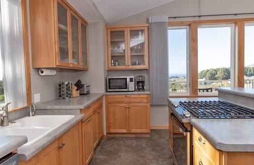 Sereno del Mar Casa | Coastal Breeze- Just north of BB, in a quite coastal community, great views