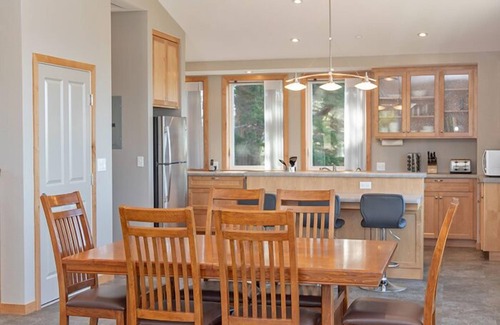 Sereno del Mar Casa | Coastal Breeze- Just north of BB, in a quite coastal community, great views