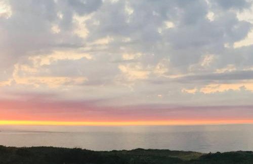 Amlwch Casa | Coastal bungalow, sleeps 5 and ideal for walkers