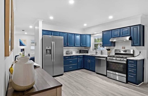 Bayshore Gardens Casa | Coastal Bungalow with NEW Pool!