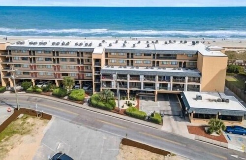 Carolina Beach Condominio | Coastal Cabana - Enjoy The Gorgeous Oceanfront Sunrise From Your 4th Floor Balcony. Walk To The Carolina Beach Boardwalk 2 Bedroom Condo by Redawning