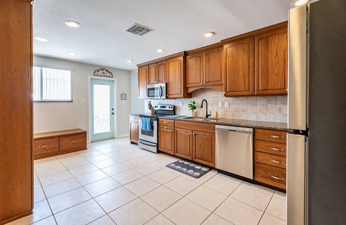 Lakeland Casa | Coastal Cabana in Lakeland with King Bed