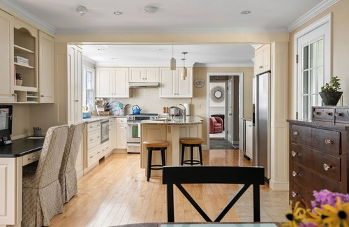 Cape Elizabeth Casa | Coastal Cape Elizabeth, cozy, clean, quiet home, biking distance to beaches.